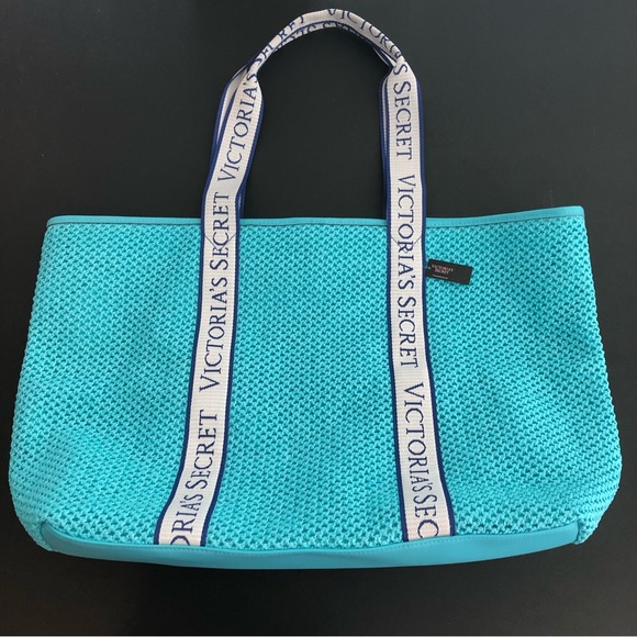 VICTORIA'S SECRET NWT Aqua Blue Crochet Straw Tote - Picture 1 of 4